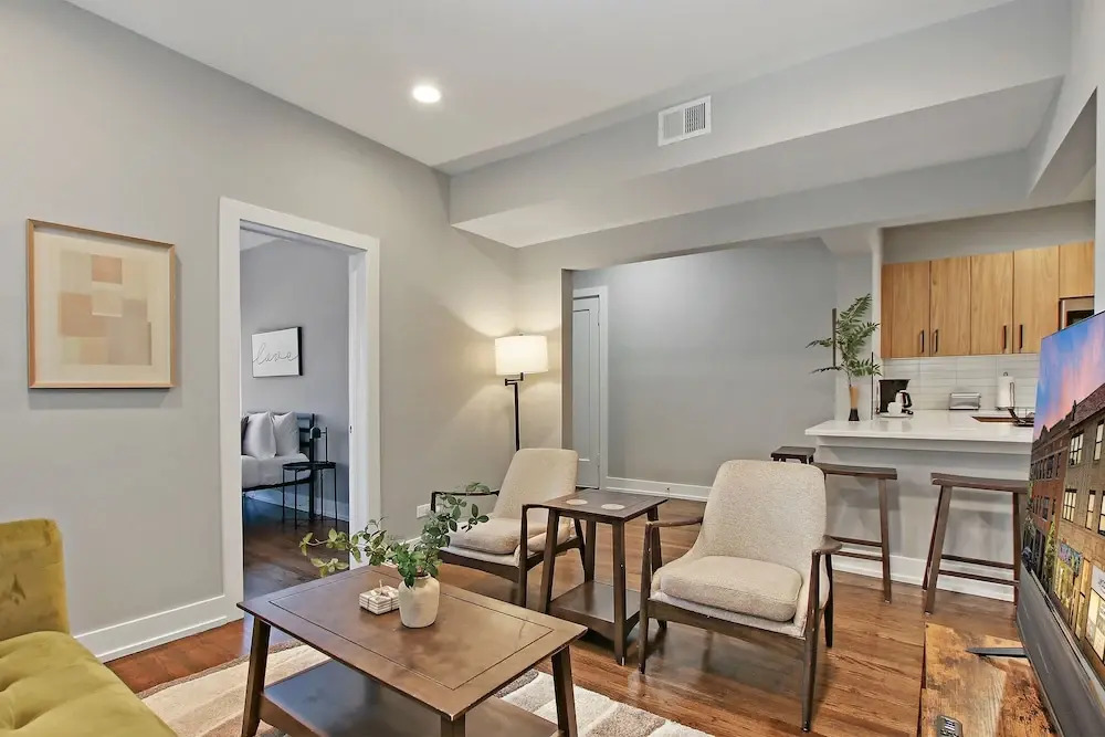 3BR Well-Furnished Apt - Kedzie 3F