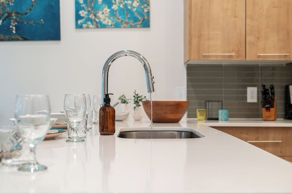 Riviere Apartments King Bed Suite & Pool & Gym & Pet Friendly & Near Epic Universe