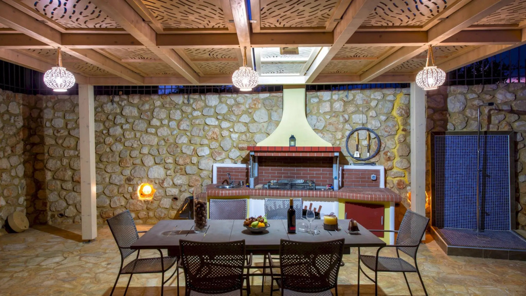 Azzuro Villa with private pool by Estia