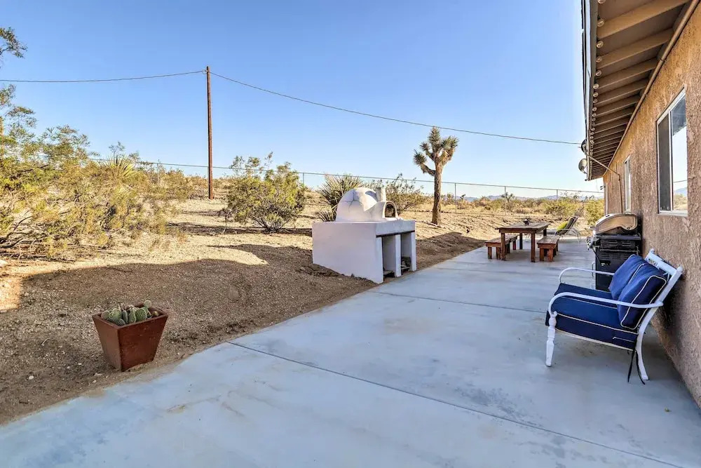 Sunny Oasis w/ Hot Tub ~ 11 Mi to Nat'l Park!