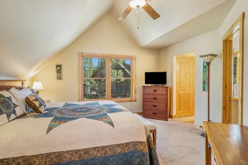 Solitude Bobcat #5- Estes Park 2 Bedroom Condo by RedAwning