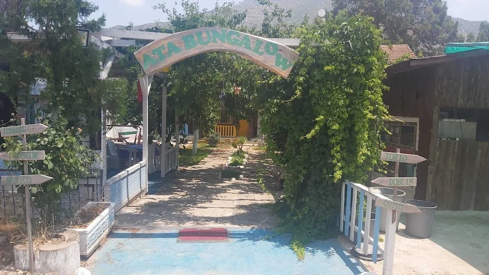 Ata Bungalows