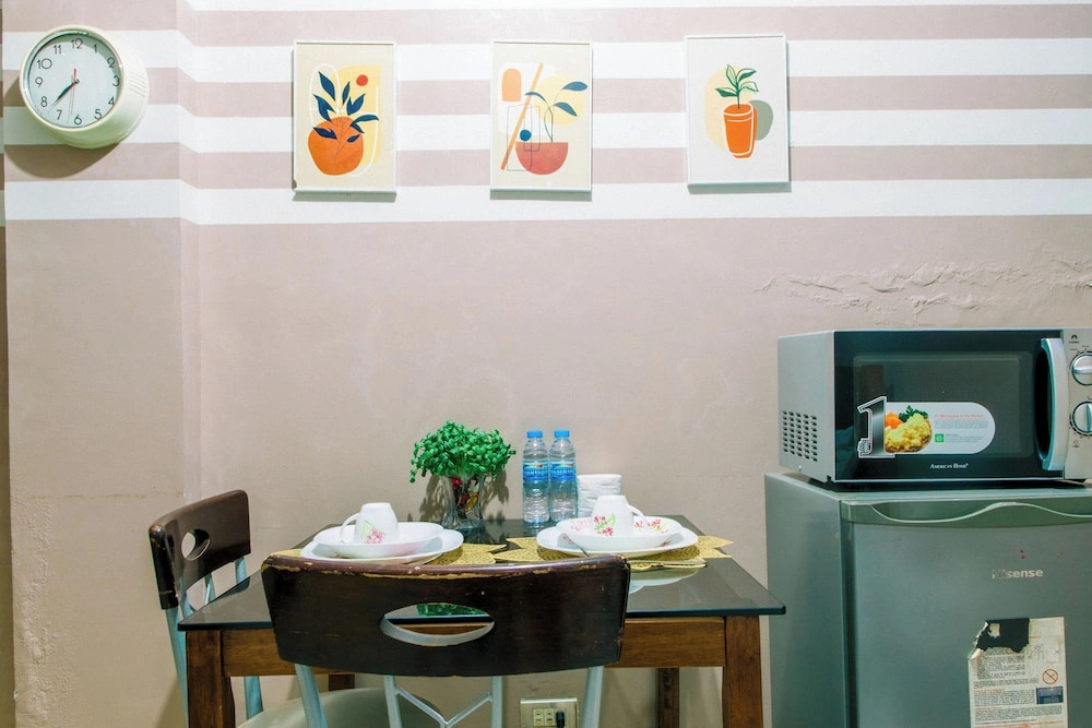 Cozy Room in Taguig With 1 Bedroom and Kitchenette