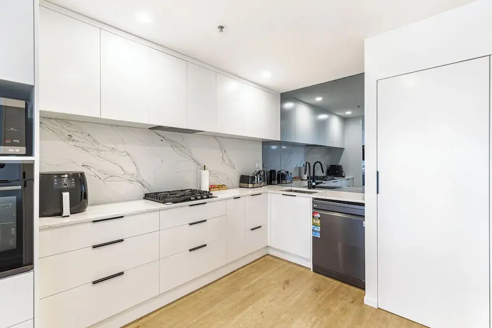 Central CBD Apt | Balcony & Style | Zodiak Stays