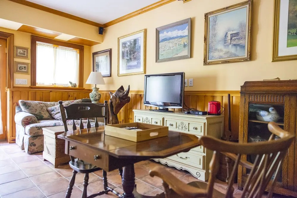 Honey Maple Grove BnB