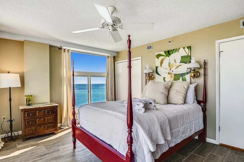 WVT 604 is a Beautiful 3 BR 2 Ba with a Boat Slip by RedAwning