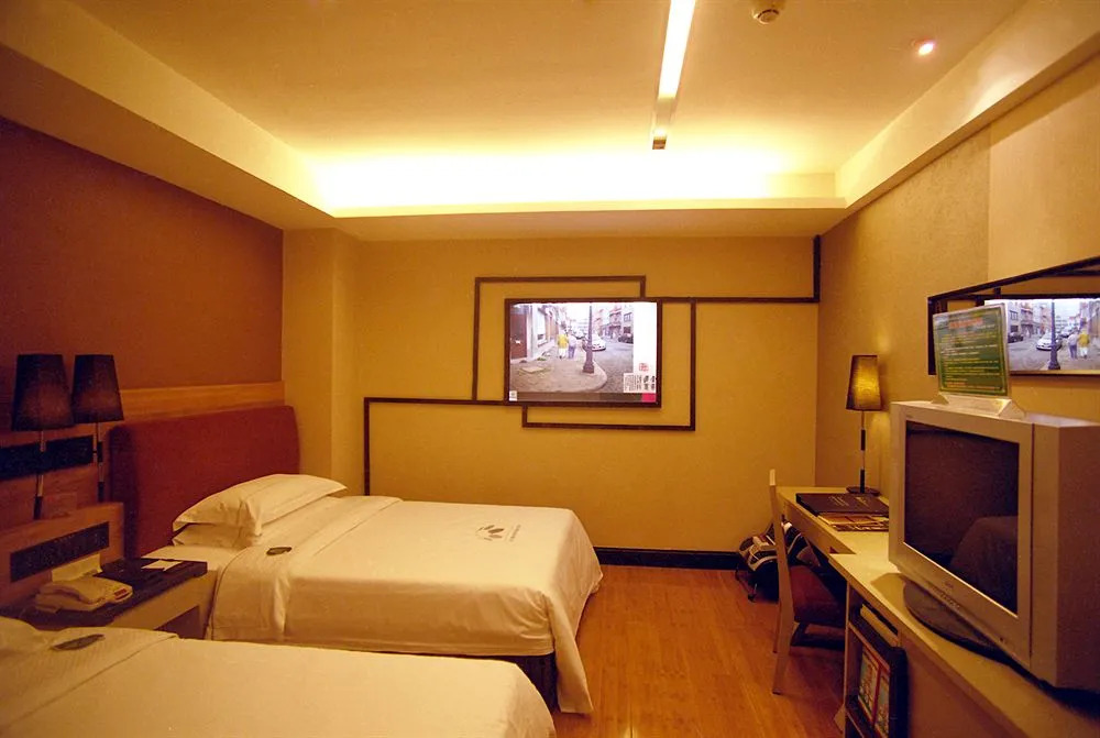 IT World Hotel