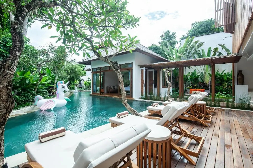 Payapaya Seminyak luxury vila 4 BR near beach potato head