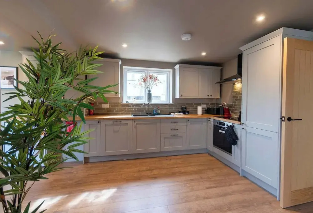 4 Bed Holiday Home by Guestz