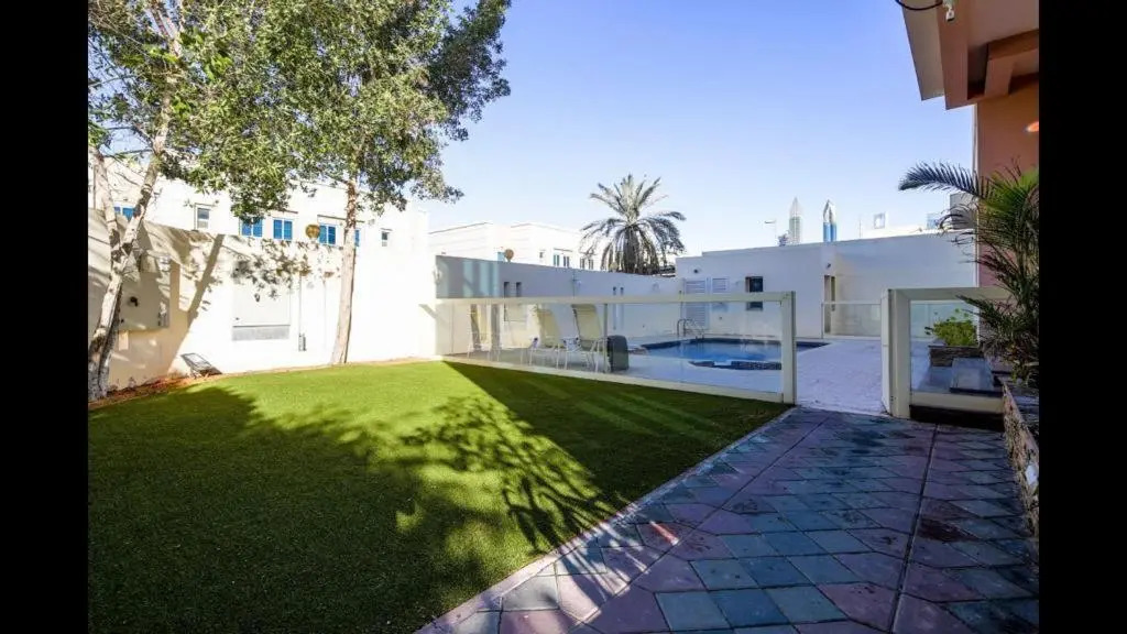 Hometown Apartments - Incredible 4 Bedroom plus maidsroom Villa