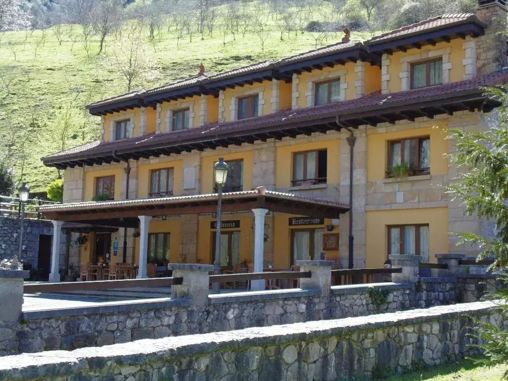 Hotel Restaurante La Casa de Juansabeli