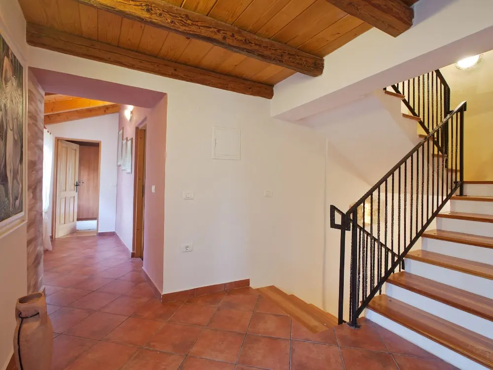 Beautiful villa for 10 persons in a quiet area with private pool, beach at 10 km