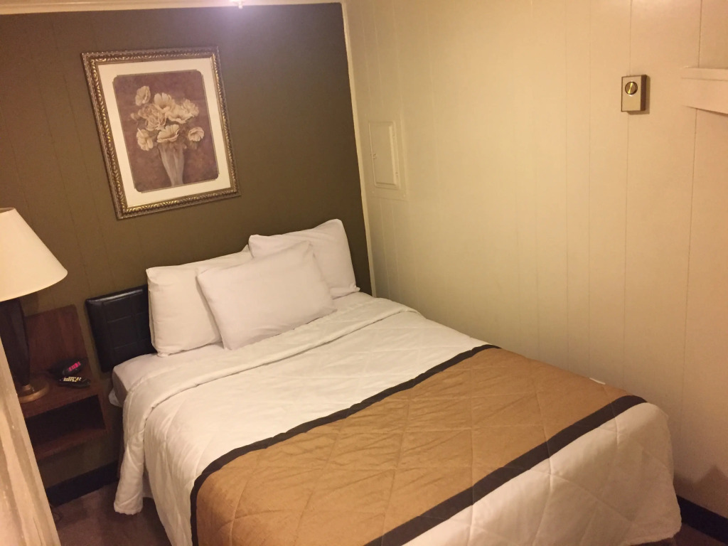 Rodeway Inn & Suites Charles Town