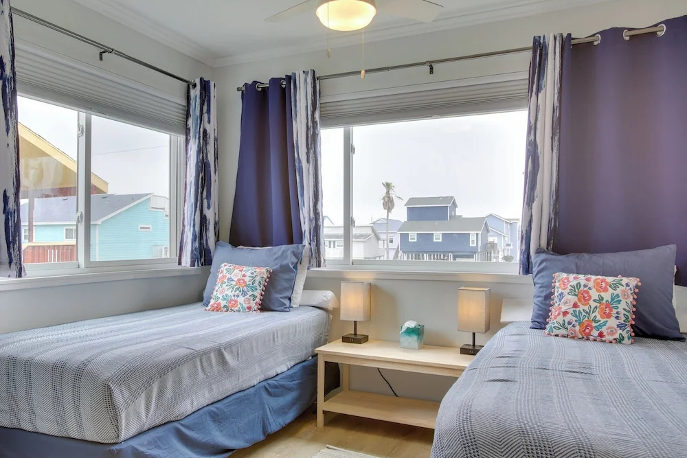 Walk to Pirates Beach - Luxe Galveston Home