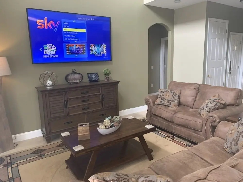 Spacious 5br, 3.5ba W/ 2 Living Areas 5 Bedroom Villa