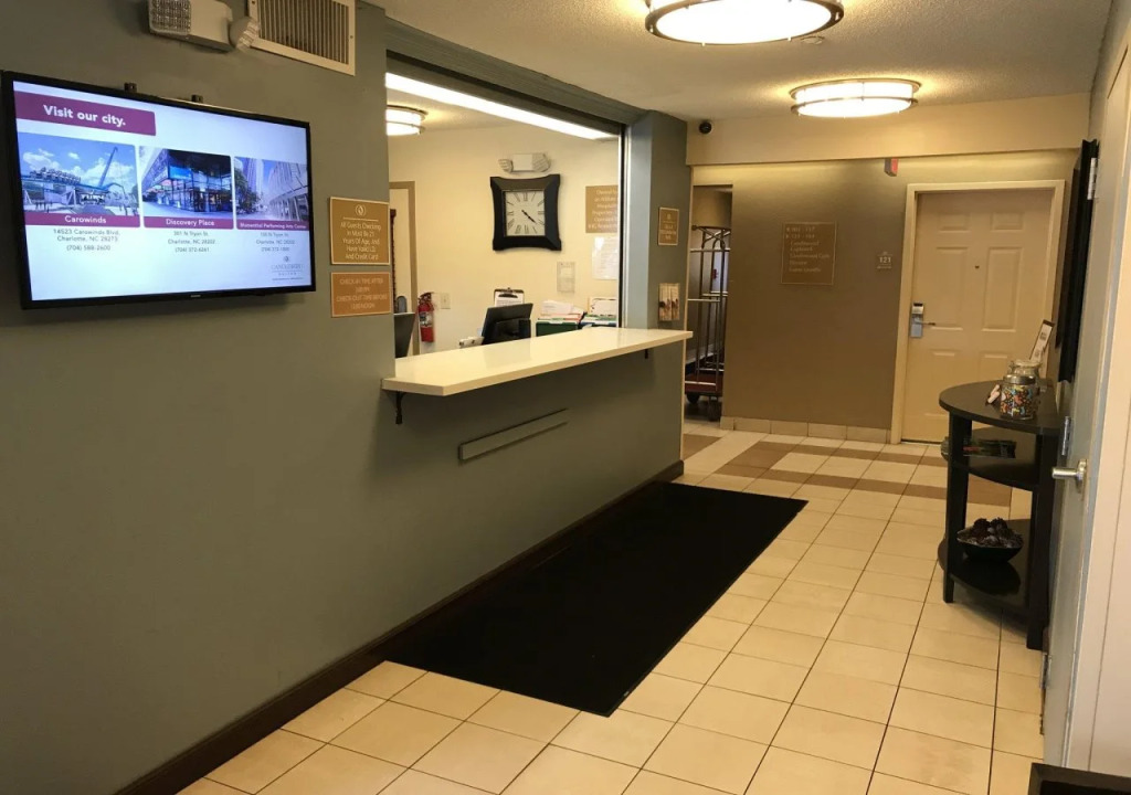 Sonesta Simply Suites Charlotte University