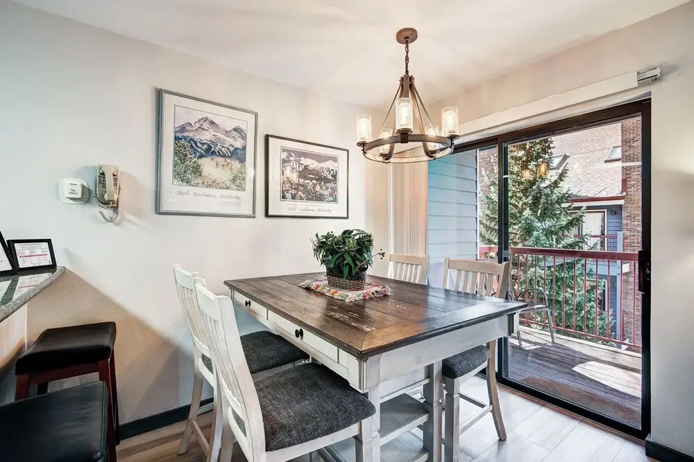Steps to Mountain & Main St- 1 Bedroom 1 Condo