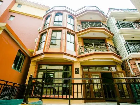 Half-corner Hostel