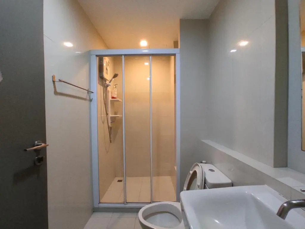 Pattaya Beach Sea View Rooftop Pool Resort
