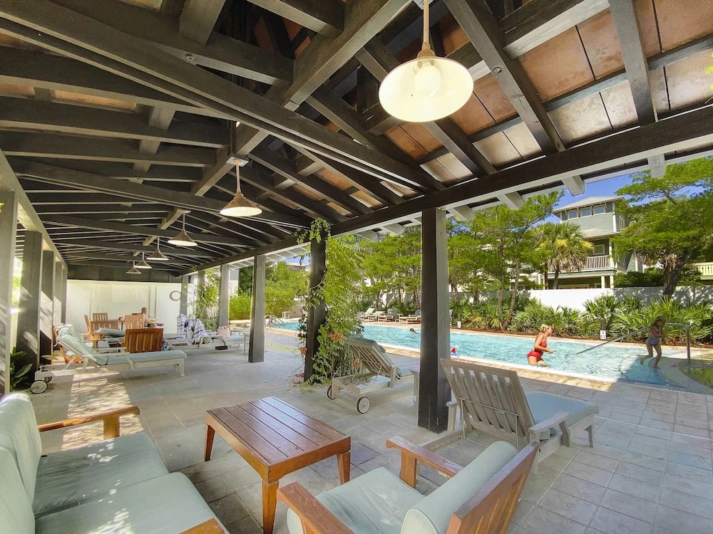 The At Rosemary Carriage House 1 Bedroom Villa by Redawning