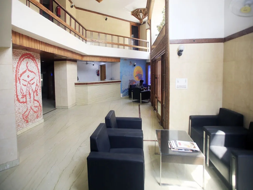 OYO 16806 Hotel Mansar