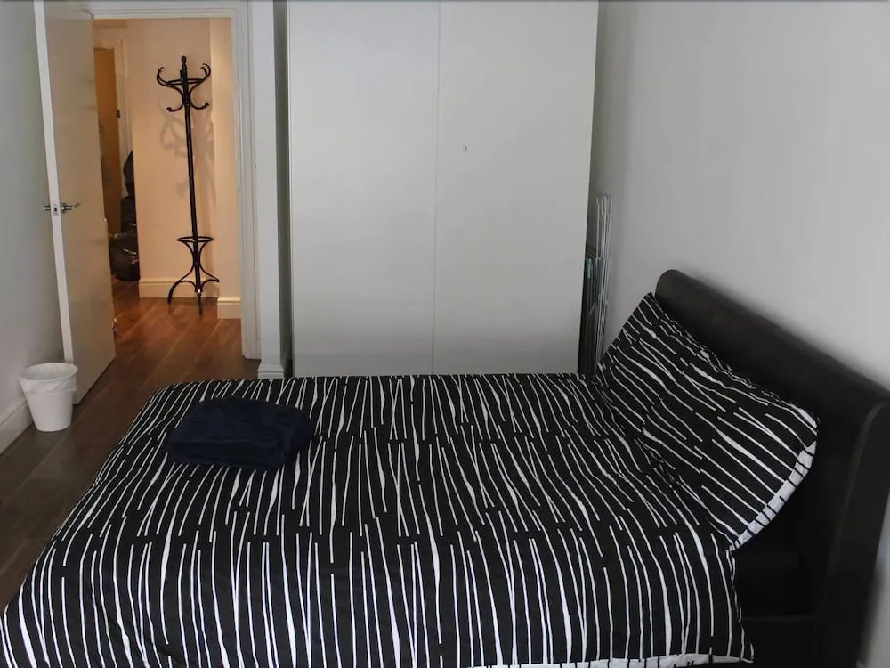 Zone 1 Hoxton 2 Bedroom Flat