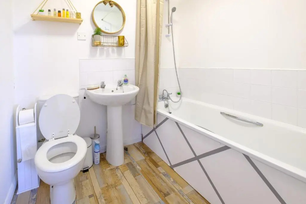 Bright Executive Apartment with Views of Solent