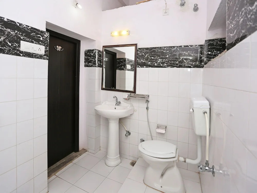 OYO 9666 Hotel The Fateh