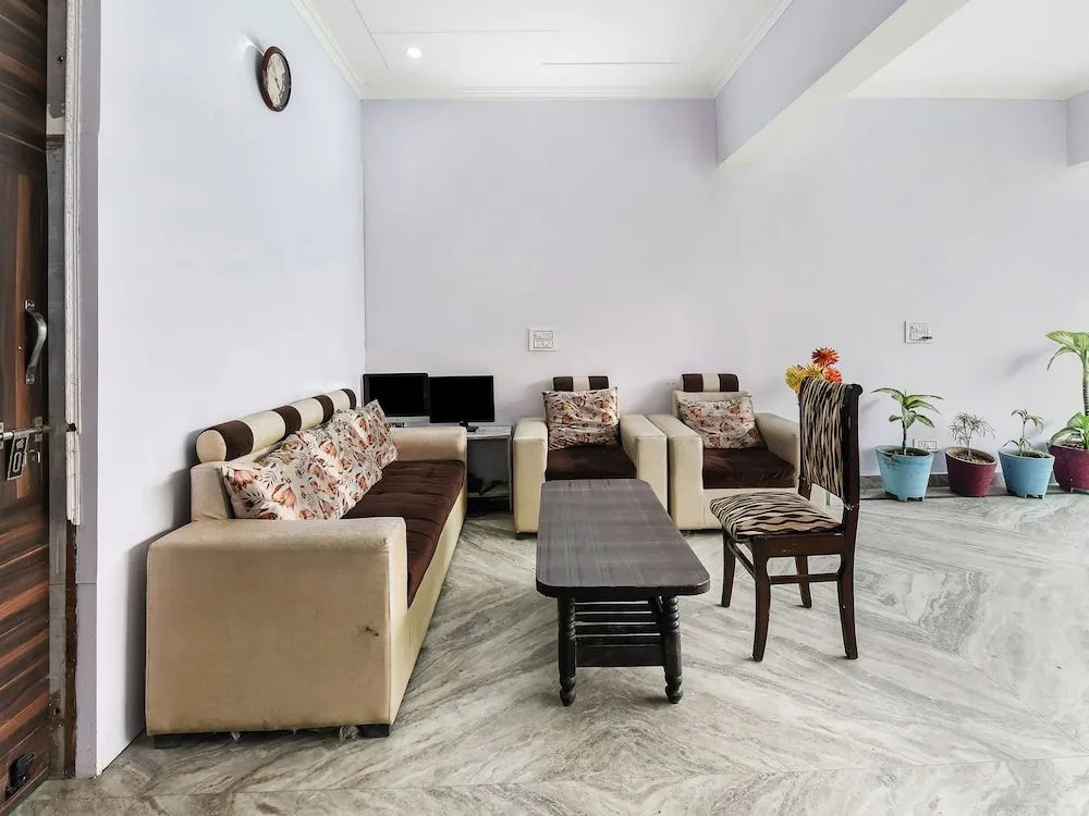 OYO 22968 Devanshi Residency