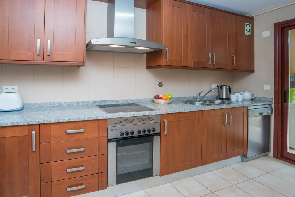 Traditional Townhouse in Vila Sol by Ideal Homes