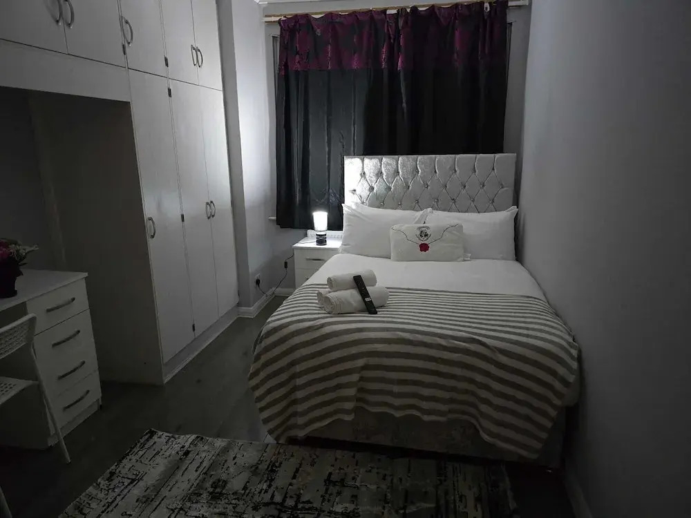 Heathrow roomzzzz BnB