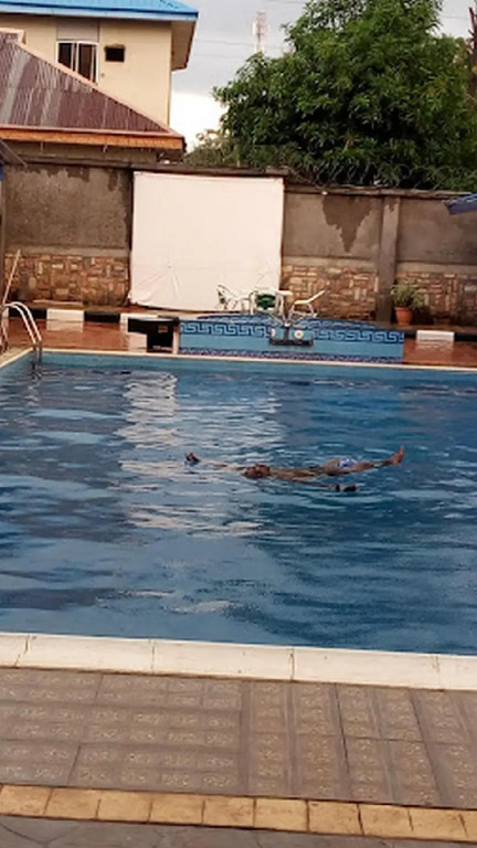 Ozom Hotel