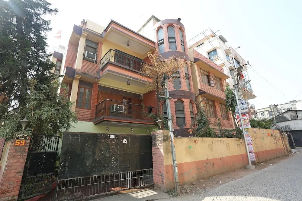 OYO 10674 Hotel Royal Inn