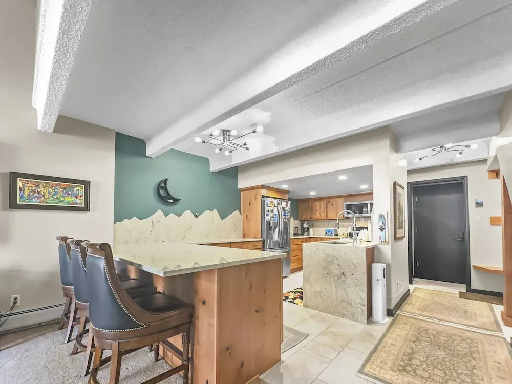 Wh405 Wheeler House 3 Bedroom Condo by RedAwning