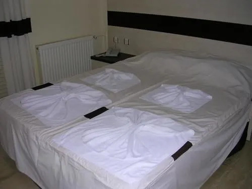 R Hotel by Rooms