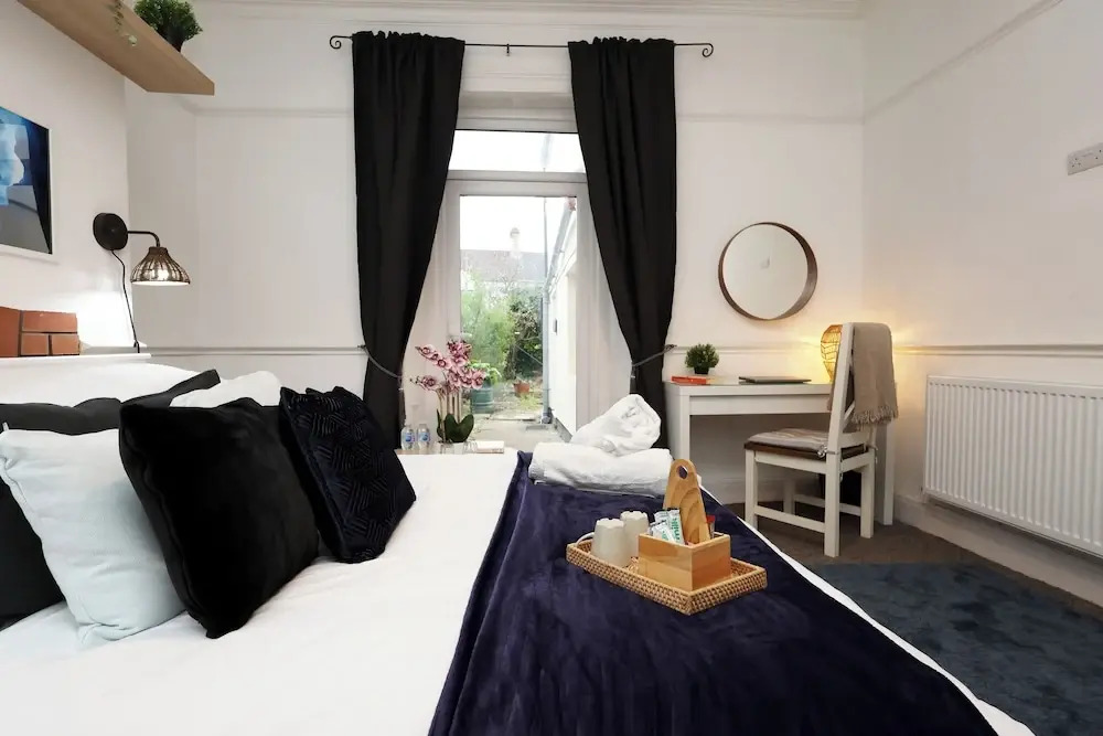 Cardiff City Guesthouse, Central Rooms, Fast Wi-Fi, On-Street Parking