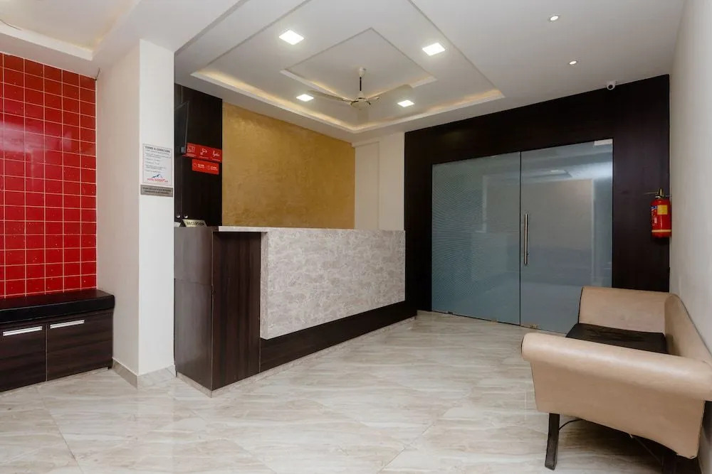 OYO 27896 Everest Inn