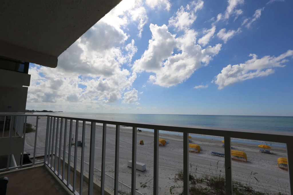 Shoreline Island Resort