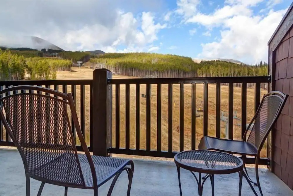 Ski in, Ski out 2 Bedroom Mountain Condo at the Base of Peak 7 with Quick Access to Historic Downtown Breckenridge