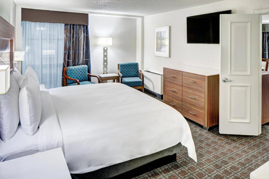 DoubleTree by Hilton Milwaukee Downtown
