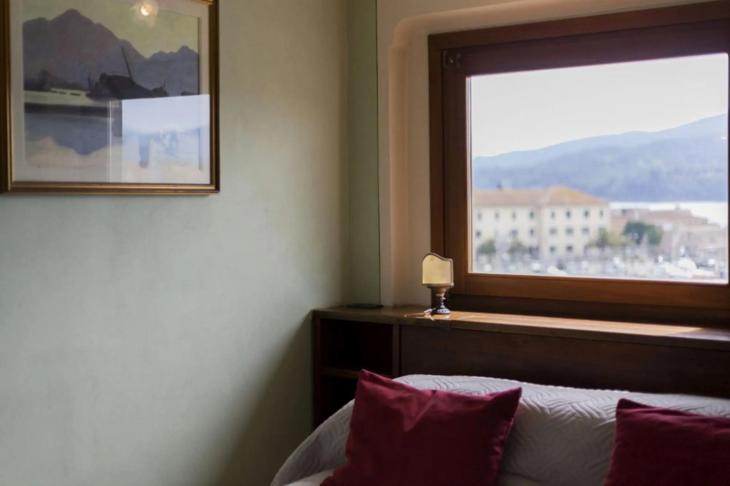 Historic house sleeping 8 with triple services in the center of Portoferraio with large terrace over-LA TERRAZZA DI NAPOLEONE