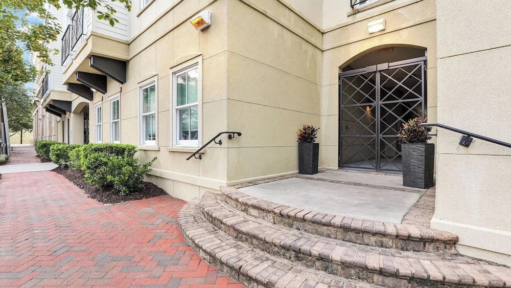 Walkable Historic District Stay 2 Units, Sleeps 14 The Juliette by Avantstay