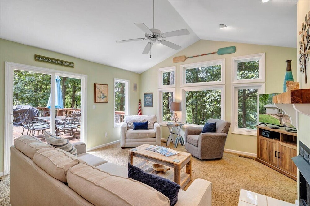 Reel Relaxed - Lakefront w/ Private Dock!