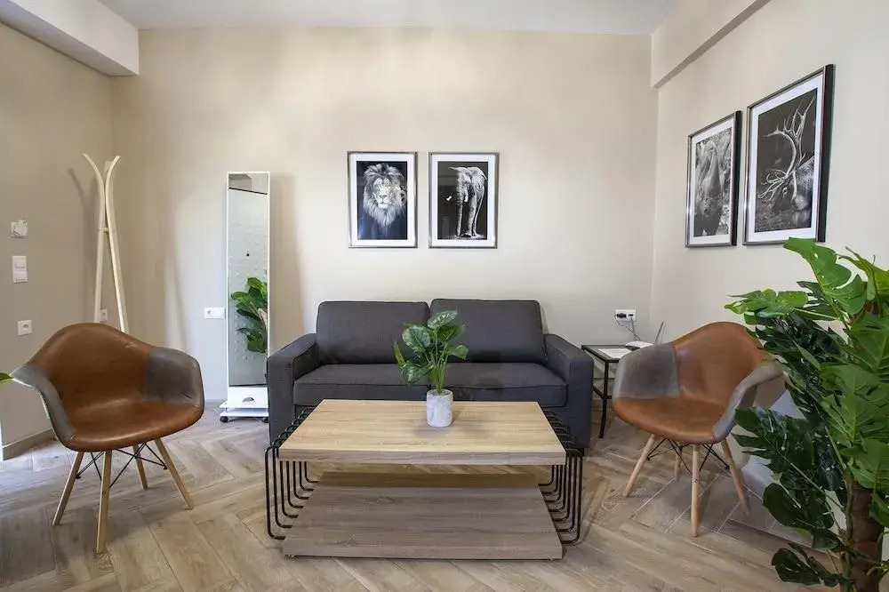 Privilege Apt with Private Yard- Parking