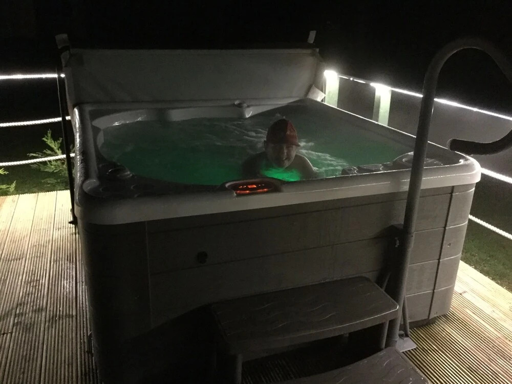 Orange Yurt With Hot Tub- Sleeps 4, Parking & Pets