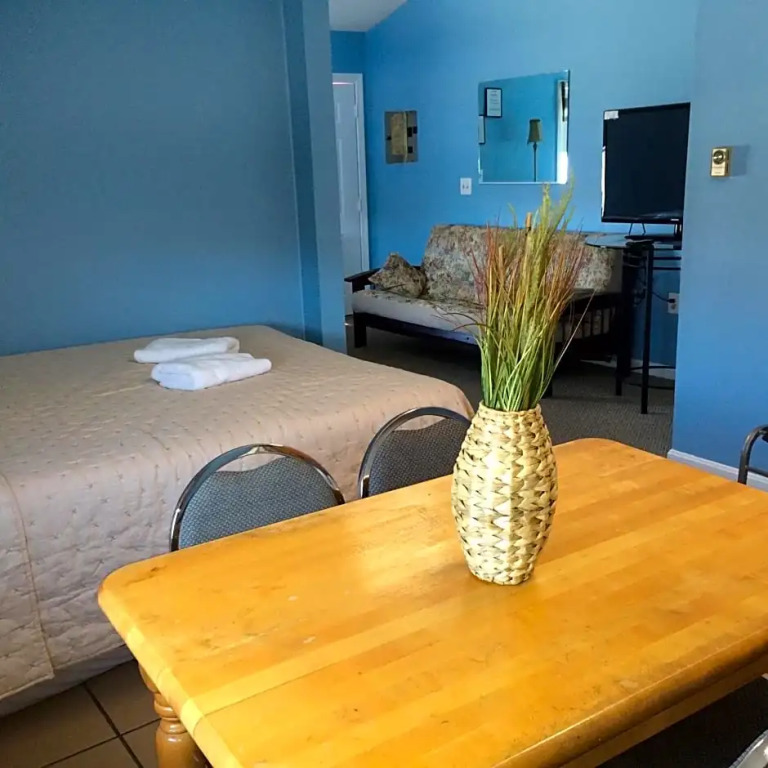 The Oceanic Inn