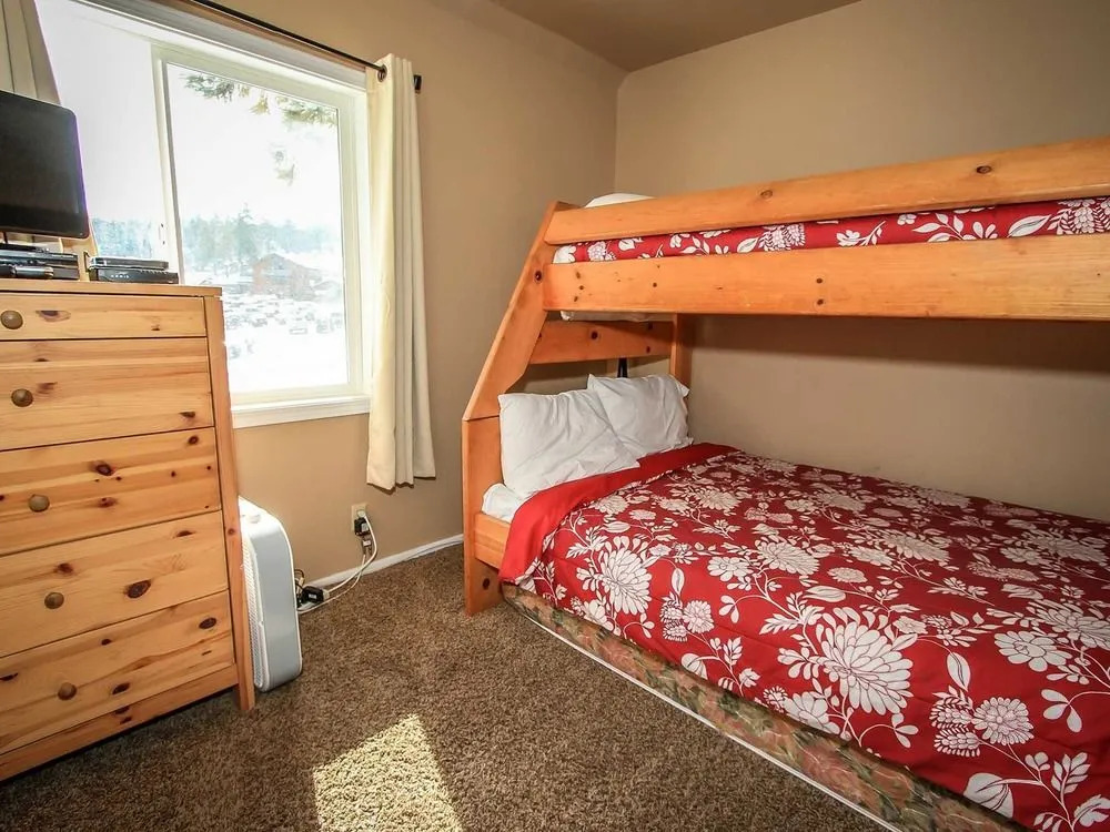 Bears Eye View - Steps To Bear Mountain Ski Resort! 3 Bedroom Cabin