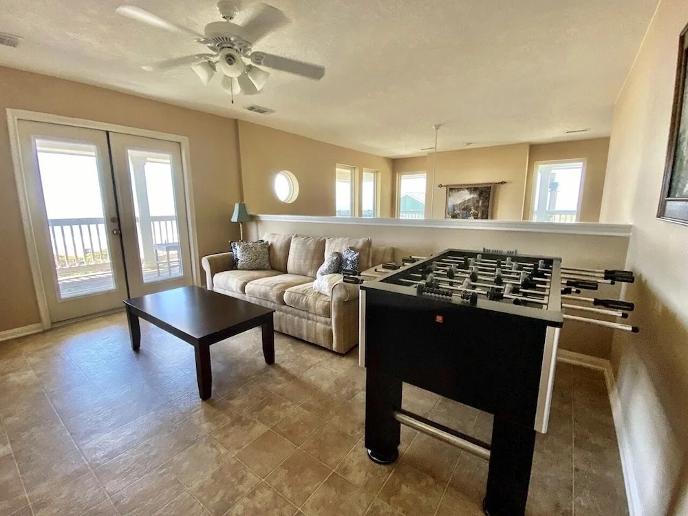 Janie's 4 Bedroom Home by RedAwning