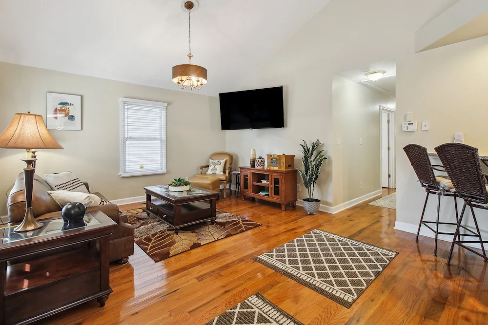 Savannah Home w/ Patio & Grill ~ 2 Mi to Downtown