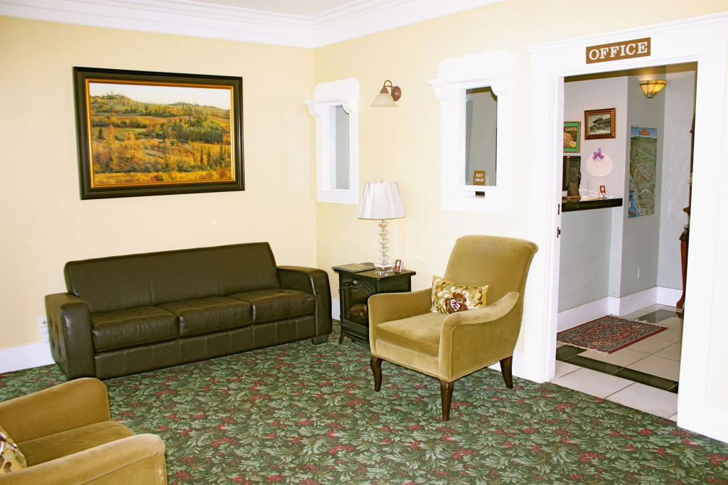 Santa Paula Inn